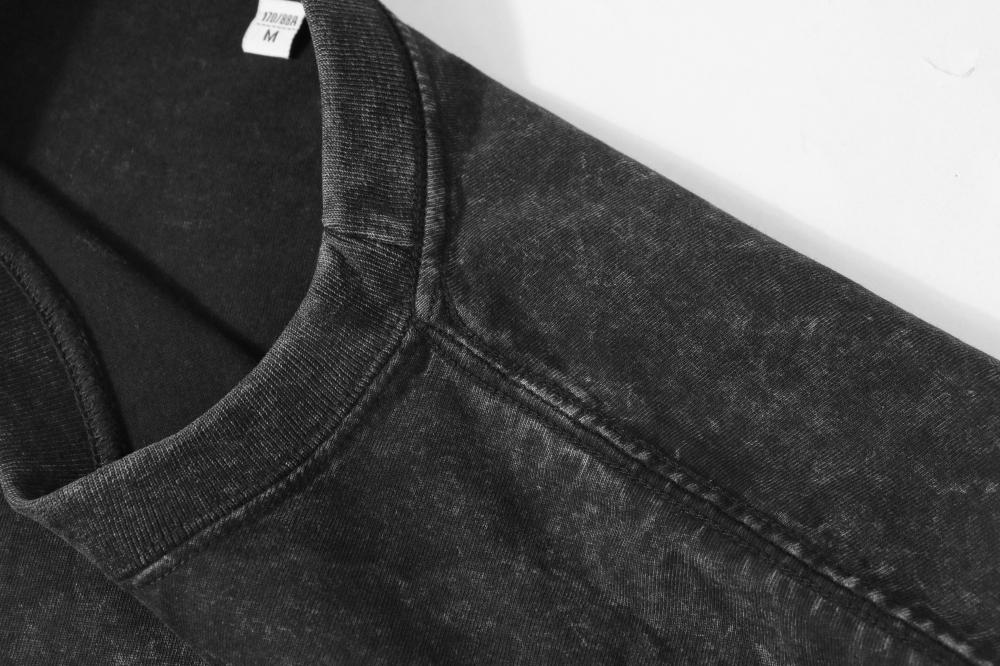 Chic Men's Cotton T-Shirt Featuring a Distinctive Bronzed Pig Design - Contemporary Style Casual Apparel