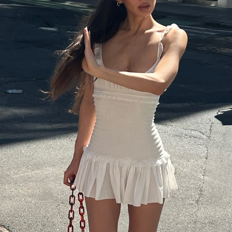 DJ300 Spring new fashion sexy temperament wood ear edge pleated suspenders pleated skirt short skirt for women