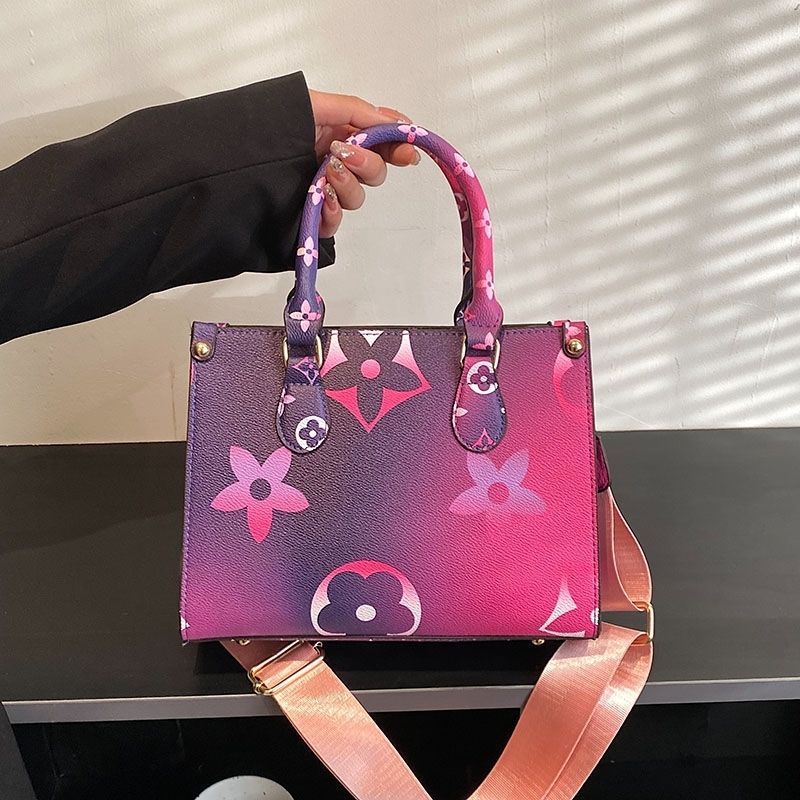 2025 Fashion Tote Designer Fashionable and Versatile Chic Handbag Printed Small Square High-End Light Single-Shoulder Crossbody Bag 25cm
