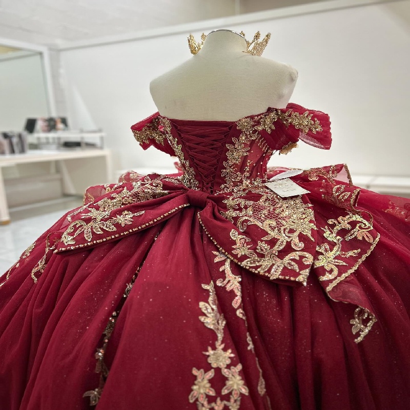 Luxury Red Gold Lace Quinceanera Dress 2025 Cap Sleeves Beaded Sweet 16 Birthday Party Gown Chic Vestido De Debutante Xv 15 anos Elegant Formal Occasi