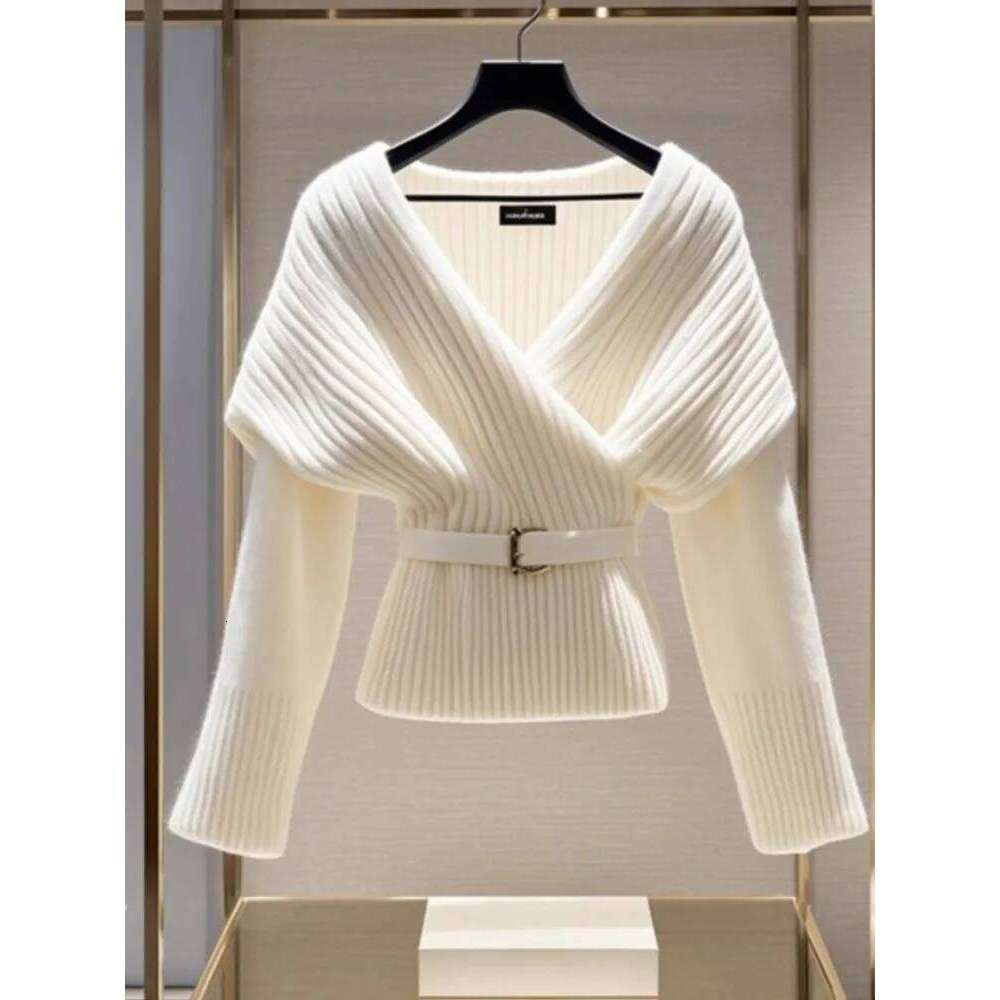 Xiaoxiangfeng V-Neck Knitted For Women 2024 Winter New Style, High End Design, Slimming Soft Sticky White Sweater