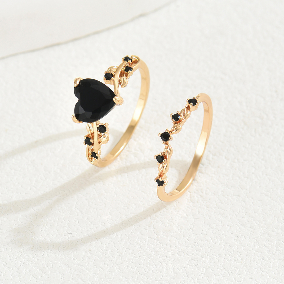 Minimalist Cute Design Heart Ring For Women Unique Diamond Studded Simple Band Sweet And High End Feel Couple Rings