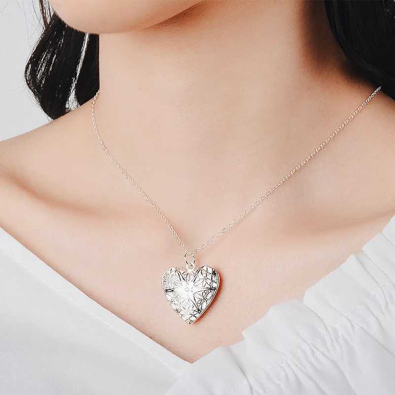 Retro Hollow Heart Pendant Necklace for Women Geometric Charm Collares Chain Clavicle Jewelry Statement Christmas Gift M250625