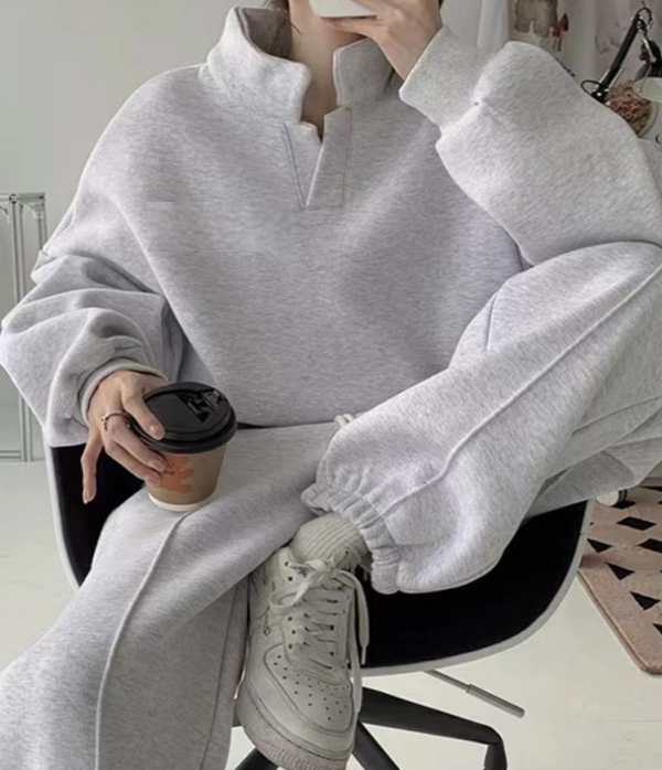 The new autumn and winter fleece, thick and loose casual sportswear set for women is fashionable, versatile and elegant