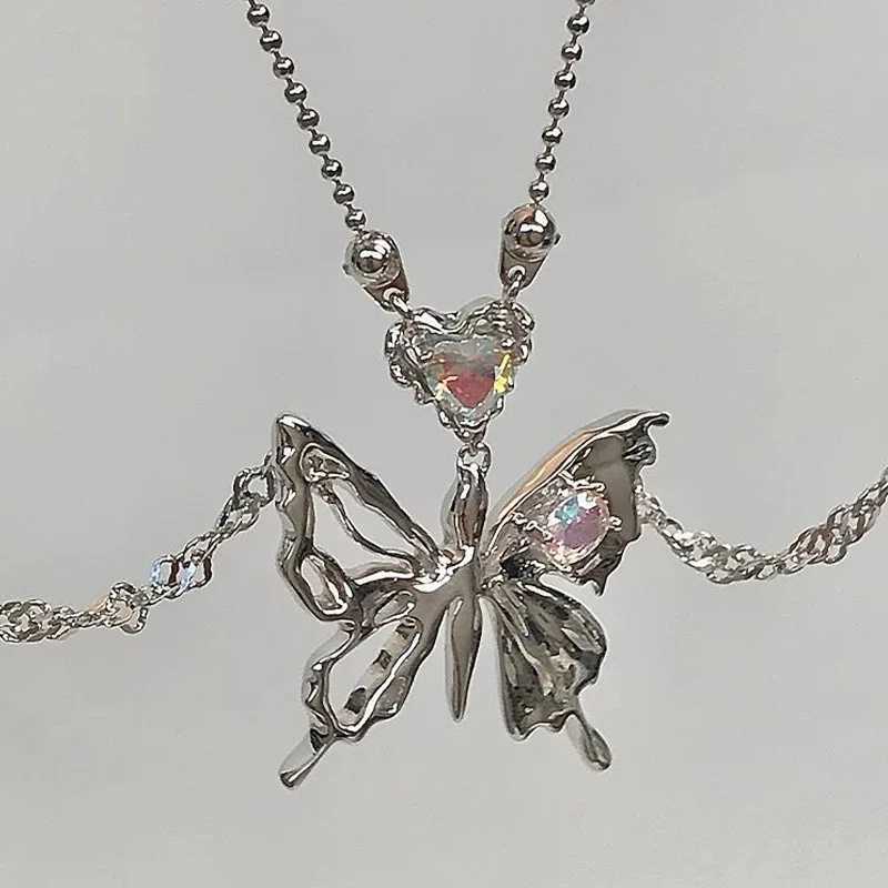 Punk Butterfly Pendant Necklace Women Y2K Crystal Light Luxury Egirl Heart Grunge Clavicle Chain Fashion Jewelry Party Gift V250625