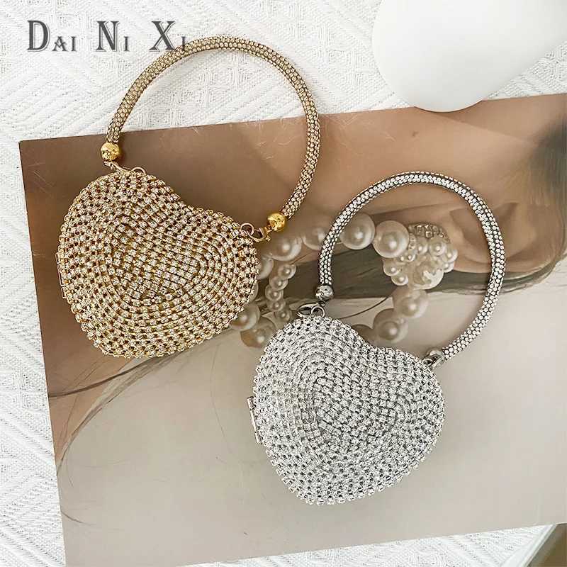 Small Bling Heart Shape Diamond Evening CluTCh RhinESTones Purse Ladies FAshion Bag M250625