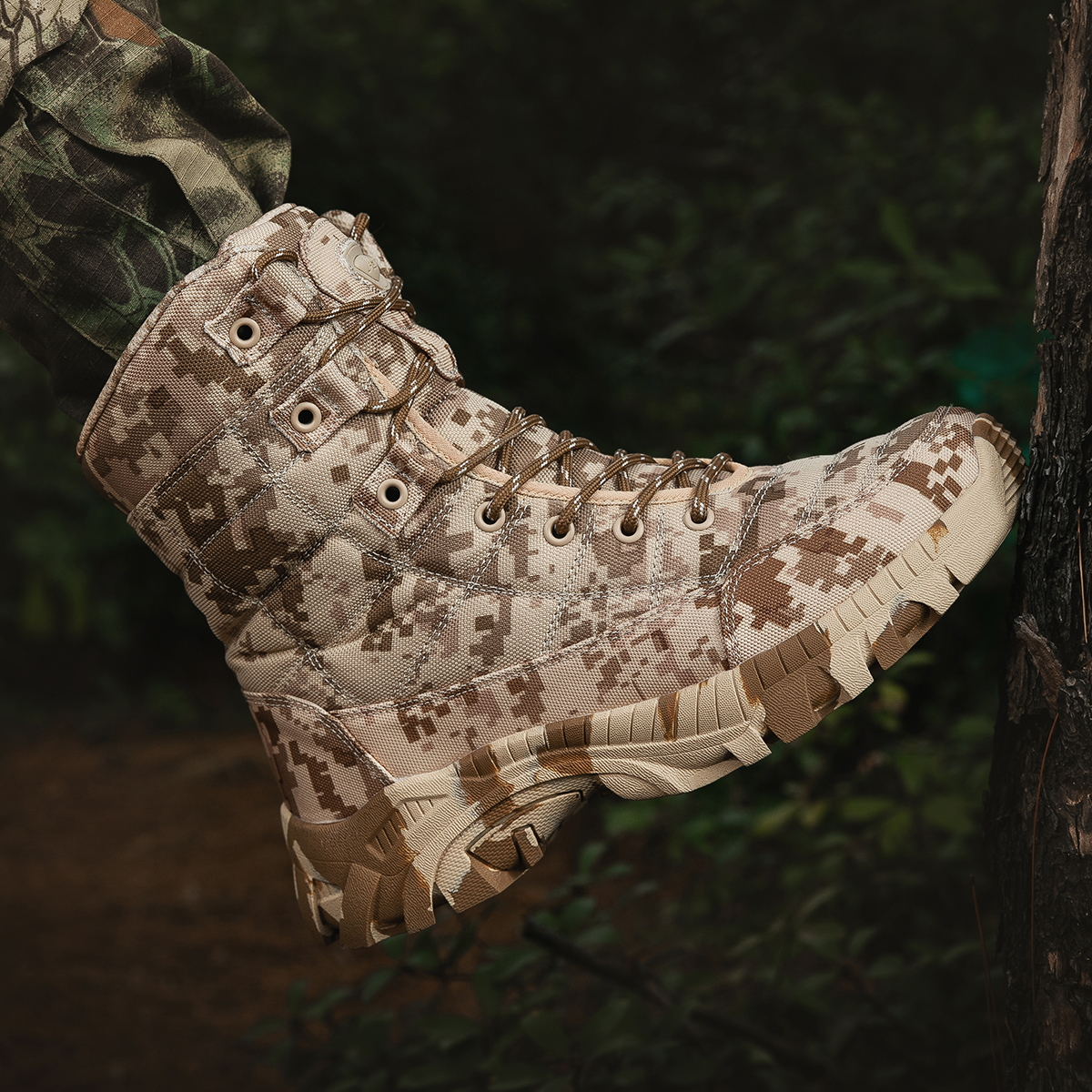 1607-Four Seasons Classic Tactical Boots Outdoor Mountaineering Lightweight Breathable Desert Boots Durable Men's Boots Plus Size Hiking Wearable