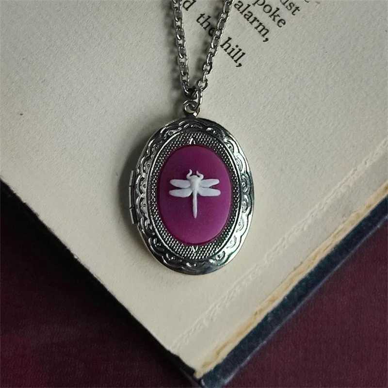 Gothic Vintage Black Red Purple Dragonfly Pendant Necklace Womens Retro Oval Collarbone Necklace Witch Jewelry Gift Accessories V250625
