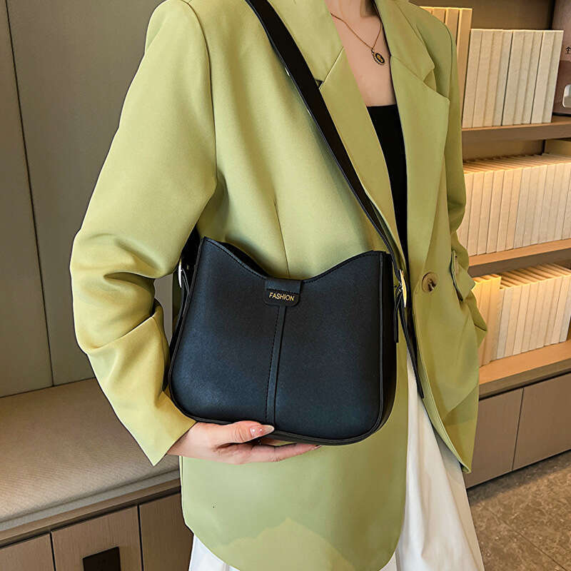 2025 New Trendy Simple Shoulder Crossbody for Women Stylish Niche Design Female Bag Korean Version Textured Bags