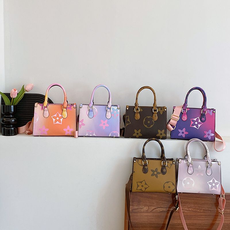 2025 Fashion Tote Designer Fashionable and Versatile Chic Handbag Printed Small Square High-End Light Single-Shoulder Crossbody Bag 25cm