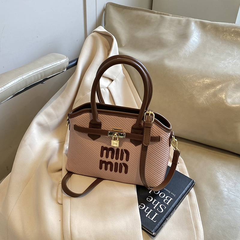 2025 Designer Bags Genuine Leather Crossbody Shoulder Bag Adjustable Strap Spacious Purse Fashion Accessories