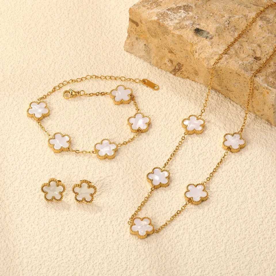 Luxusteel Pendant Earnail Chain Bracelet Set Flower Shaped Stainless Steel Pendants Necklace Earring Sets Necklace Jewelry Gift X2507181