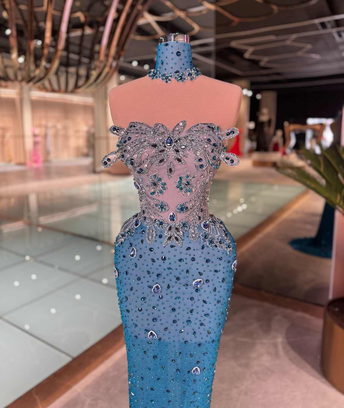 Sexy Evening Dresses Crystal Diamond Beaded Sleeveless Prom Gowns Beading Customized Red Carpet Formal Party Dress