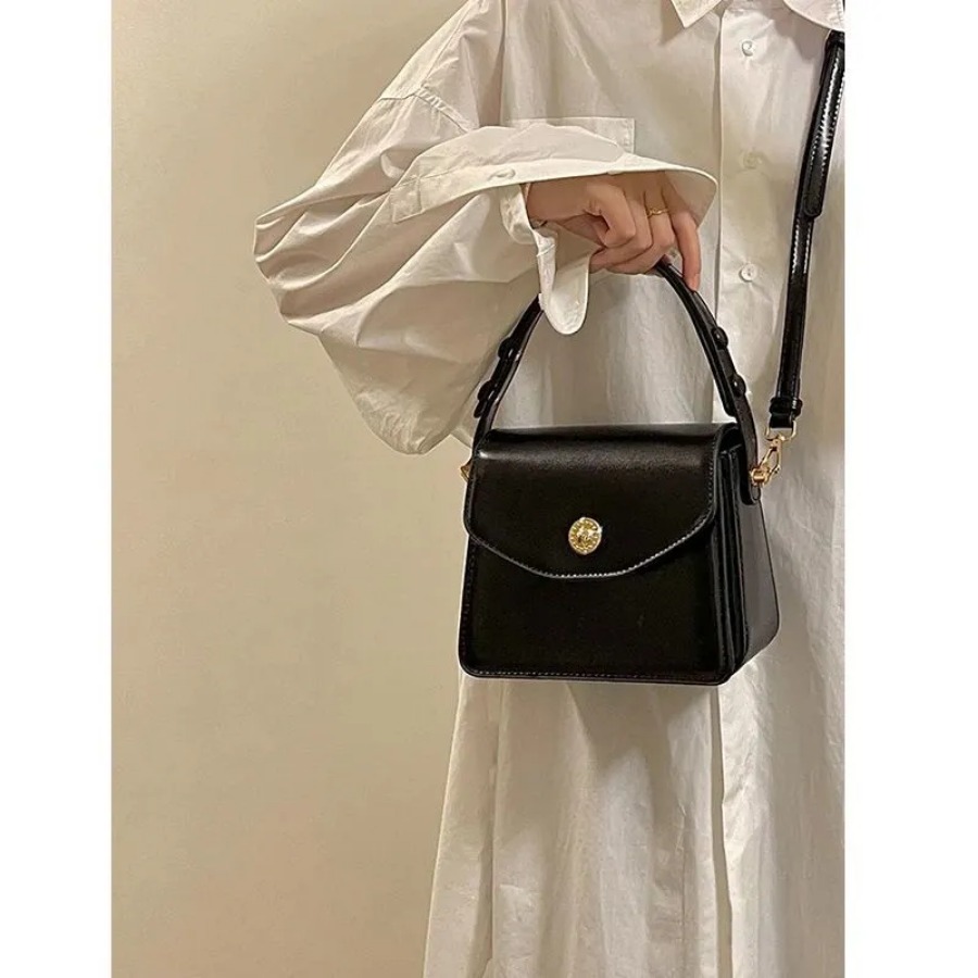 Chic Womens Designer Shoulder Bags - Elegant Flap Crossbody Handbag Ladies, Fashionable Wedding Clutch, Lightweight for Daily Use