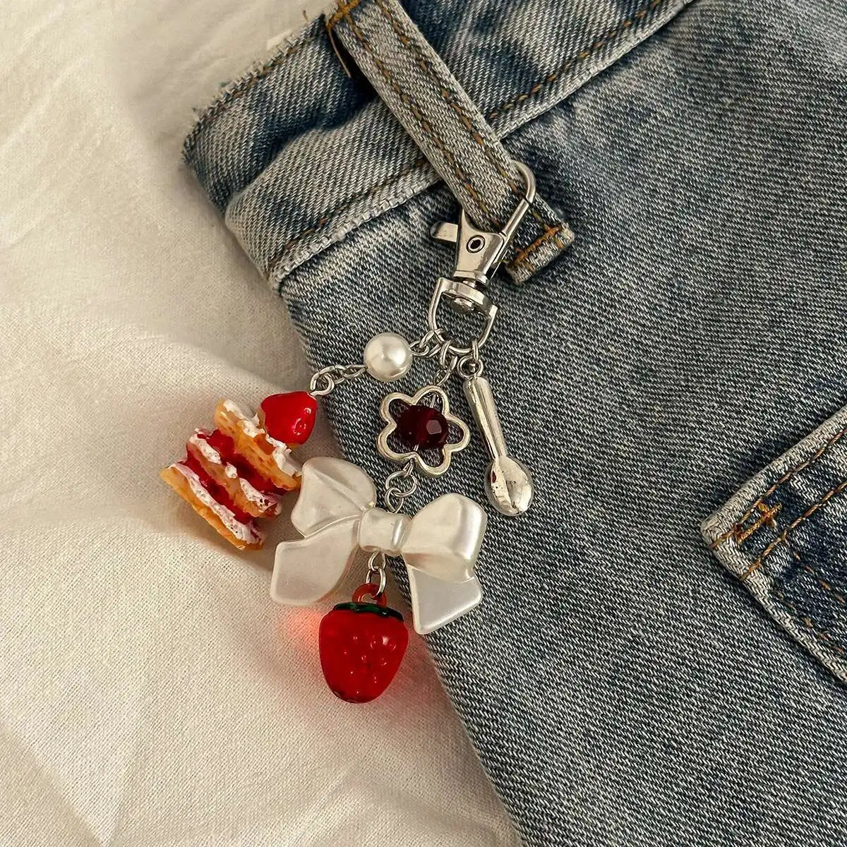 Ingemark Y2K Pretty Strawberry Bowknot Charms Pendant Key Chain for Women Insect Key Ring Jeans Pants Chain Handmade Jewelry 250625