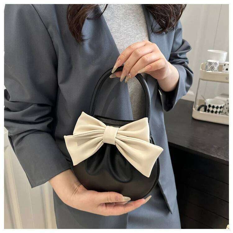 New Round Handbag for Girls in Autumn The Bow Crossbody Is Fashionable and Versatile Pleated Women's Bag Trend