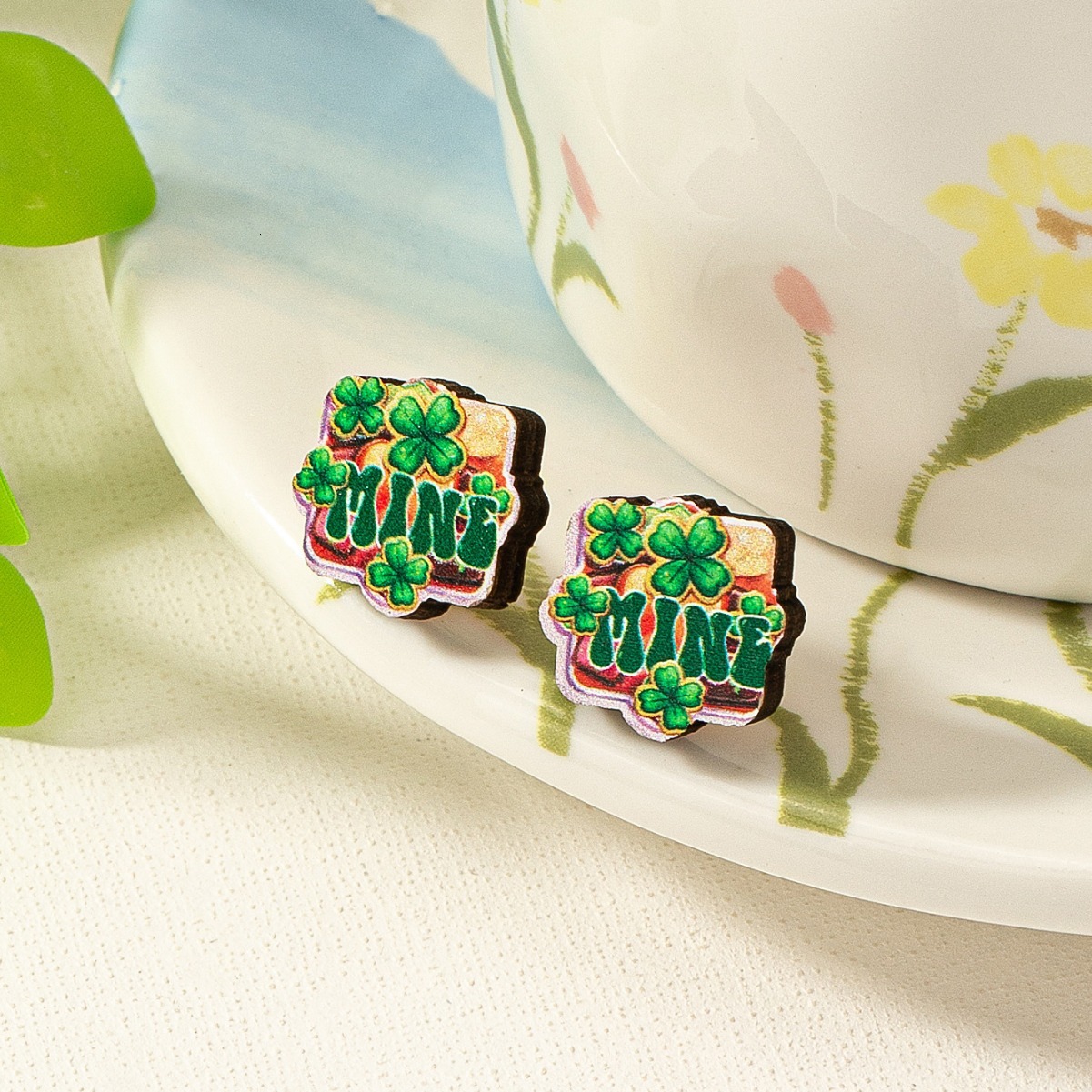 1 Set of 3 Pairs Green Earrings Four-Leaf Clover Wooden Material Exquisite Small Fresh Forest Style