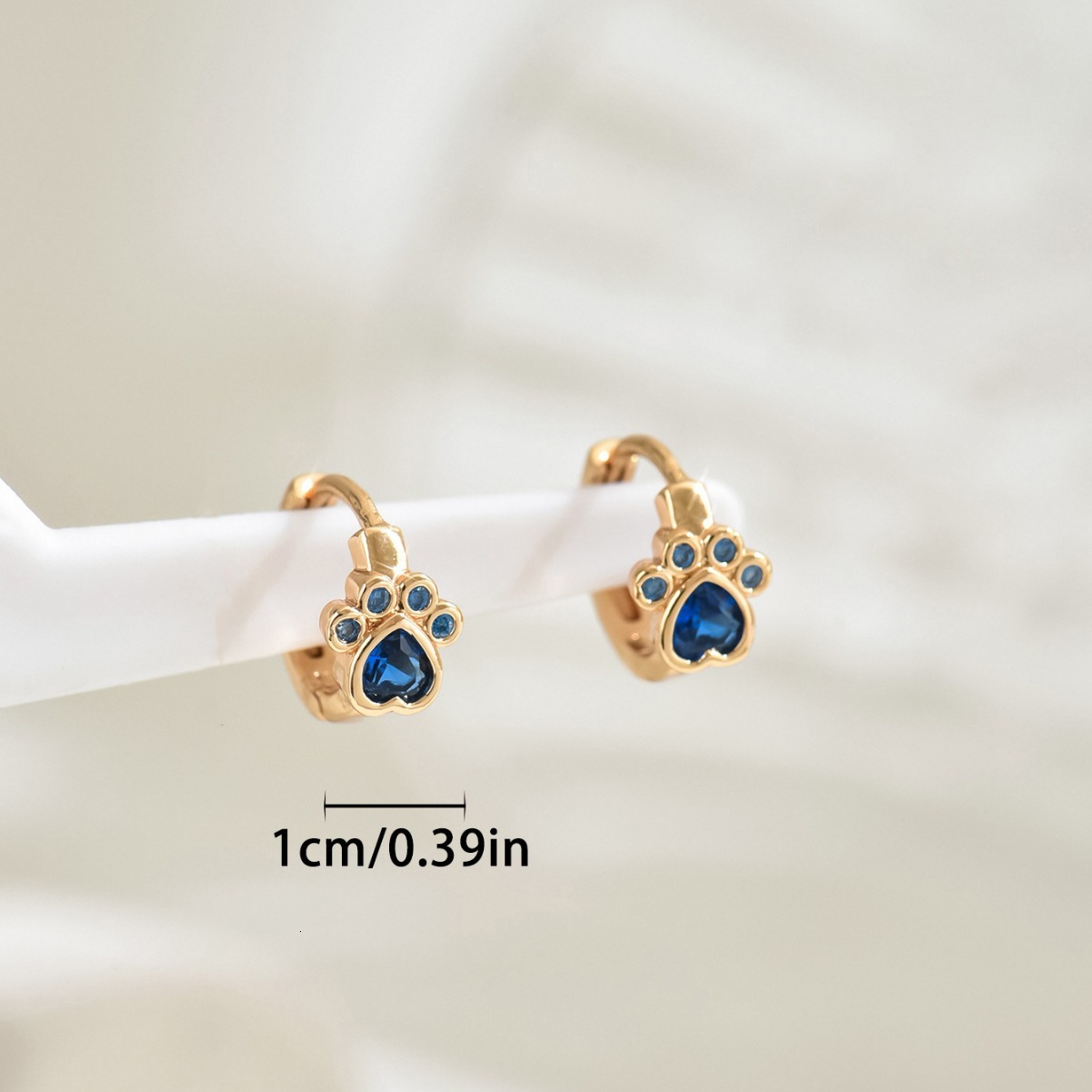Minimalist Fashion Bear Paw For Women Inlaid With Blue Zircon Copper Zirconia Studs Cute Earrings S Accessories