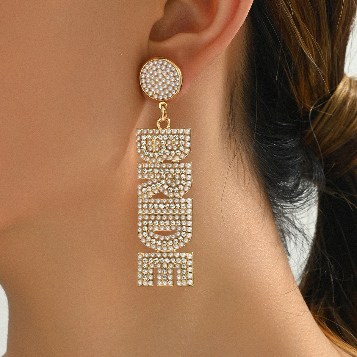 Sweet Korean Style Fresh Pearl English Letter Design Stud Earrings Elegant Ear Jewelry