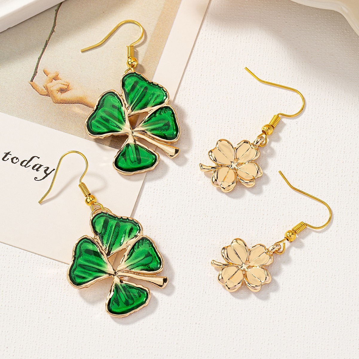 1 Pair Earrings Green Fresh Alloy Material Elegant High-end Fashion Versatile
