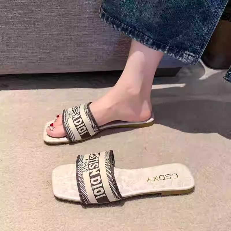 Designer slippers sandals women's flat shoes French summer sandals fashionable style for wearing on the outside women going out to the beach one 