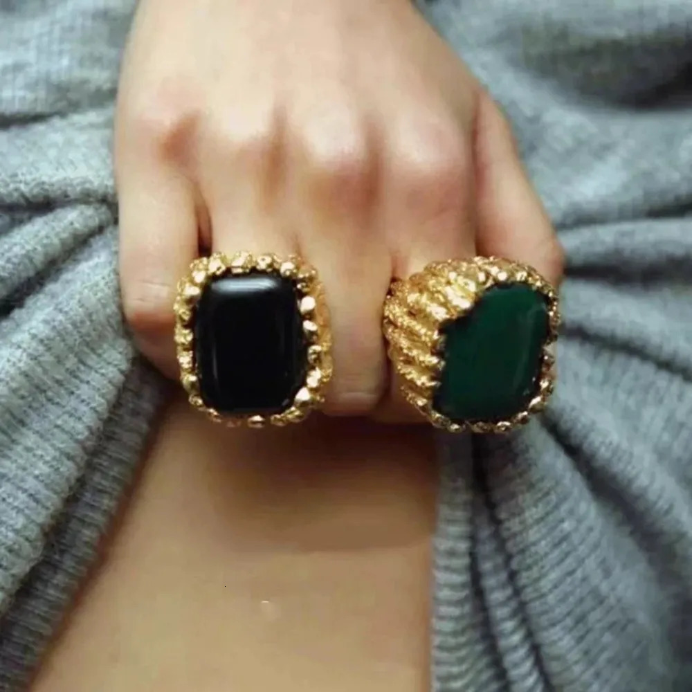 Vintage Geometric Metal Square Natural Stone Ring For Women Exaggerated Trendy Finger Jewelry Party Accessories 250624