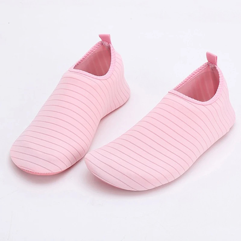 Men Women Water Shoes Swimming Shoes Solid Color Summer Beach Shoes Socks Seaside Sneaker Slippers For Men Zapatos Hombre 250624