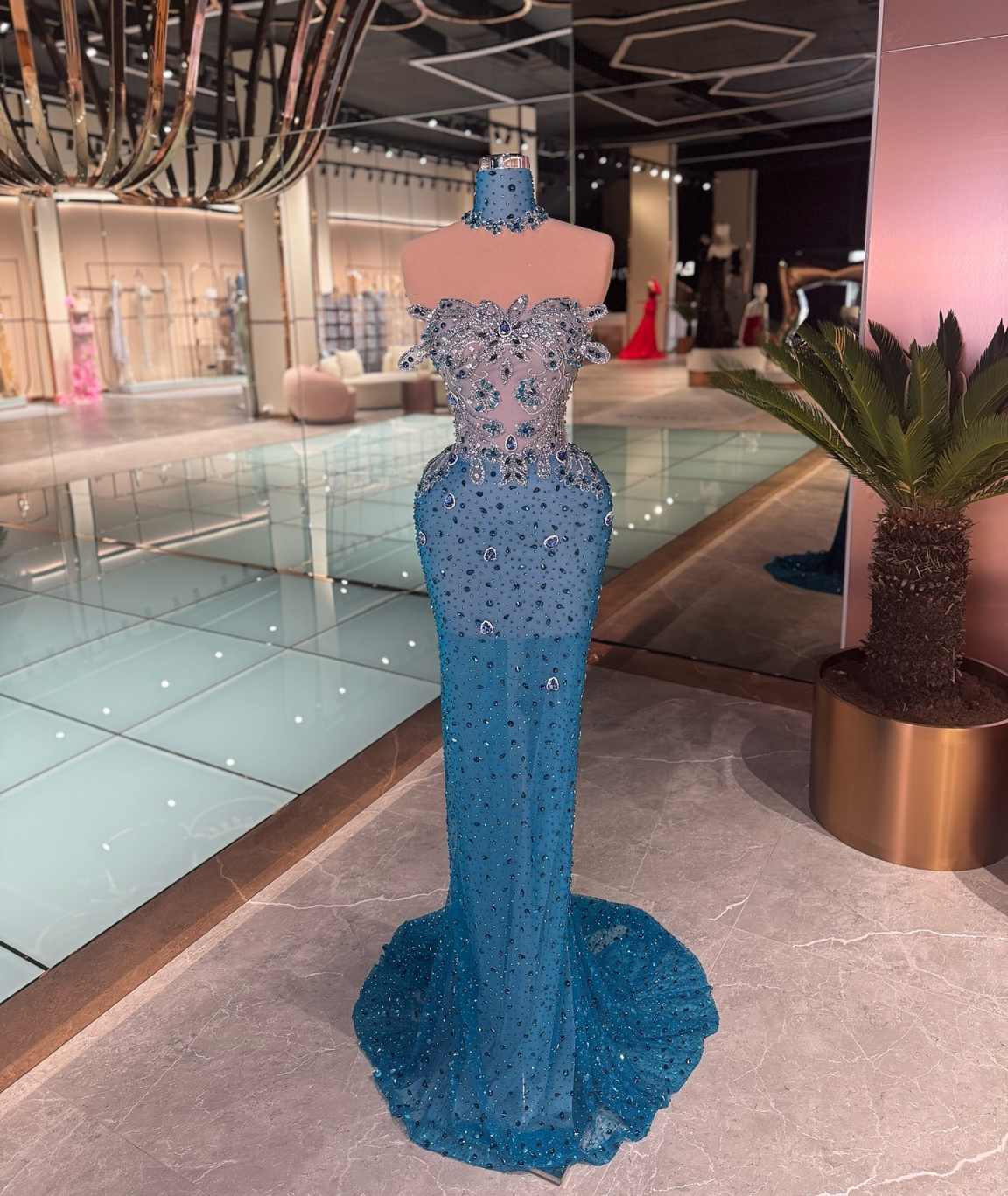 Sexy Evening Dresses Crystal Diamond Beaded Sleeveless Prom Gowns Beading Customized Red Carpet Formal Party Dress