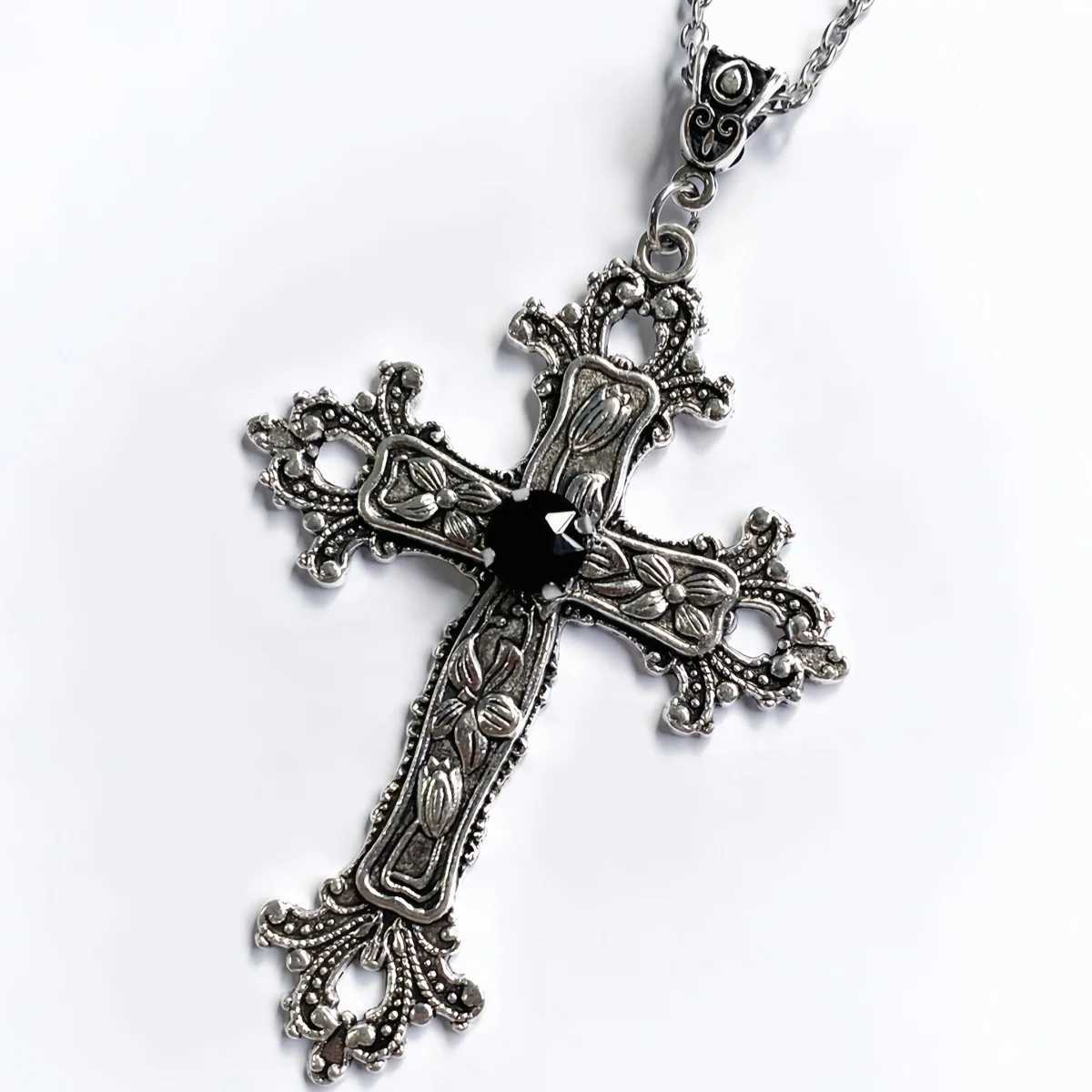Y2K Punk Crystal Big Cross Pendant Necklaces for Women Men Gothic Irregular Cross Clavicle Chain Necklaces Aesthetic Jewelry M250625