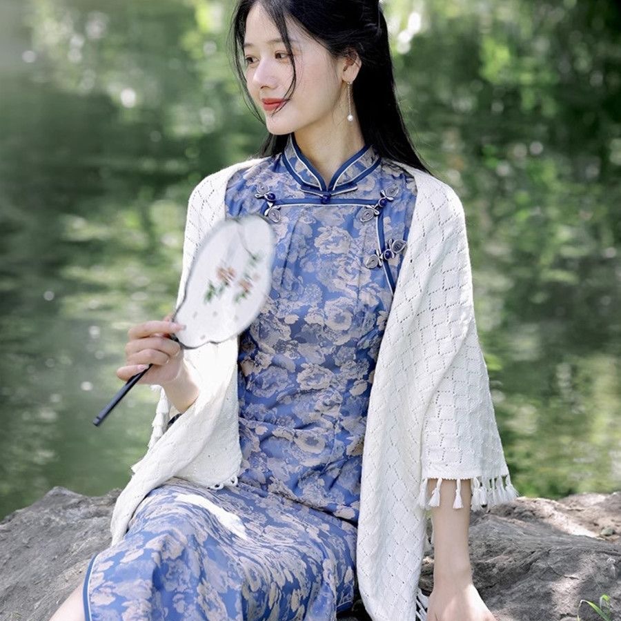 K1130 Korean version of all-match thin hollow knitted outer wear warm cloak female breathable triangle scarf waistcoat decorative sunscreen shawl