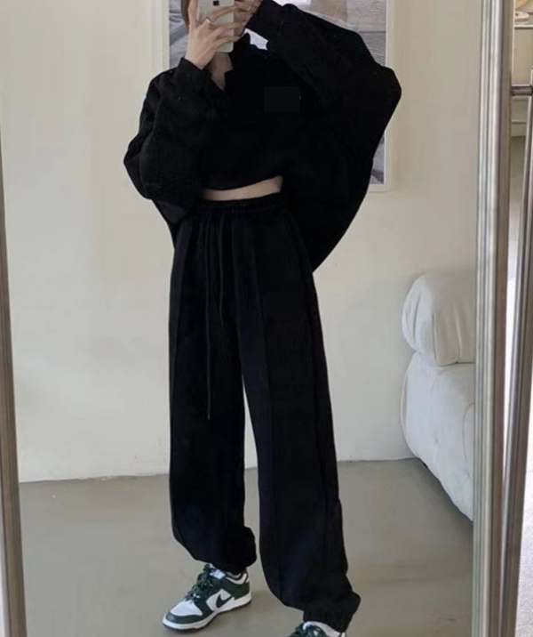 The new autumn and winter fleece, thick and loose casual sportswear set for women is fashionable, versatile and elegant