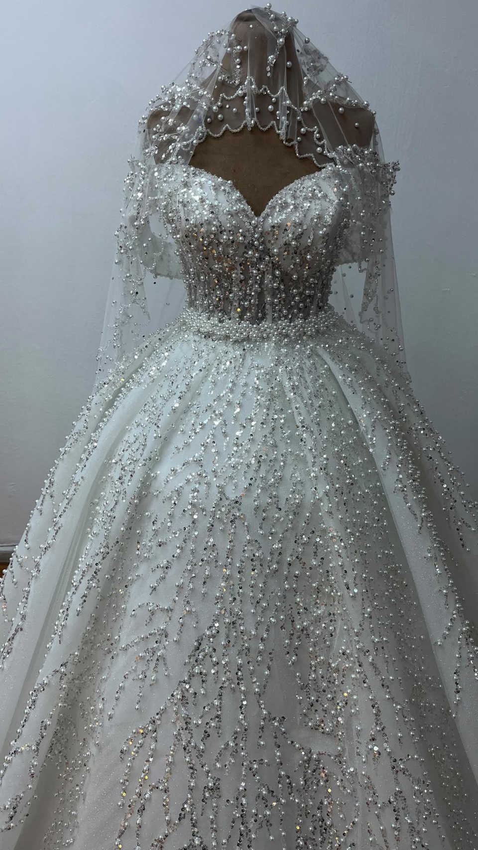 Gorgeous A Line Women Wedding Dress Off Shoulder Sleeveless Bridal Gowns Sequins Pearls Beaded Sweep Train Dress Custom Made vestidos de novia