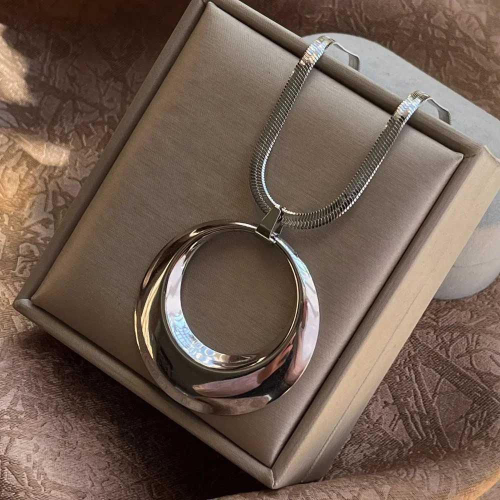 Stainless Steel Exaggerated Punk Big Round O Shaped Pendant Necklace Women Men Chunky Snake Blade Chain Grunge Steampunk Jewelry M250624