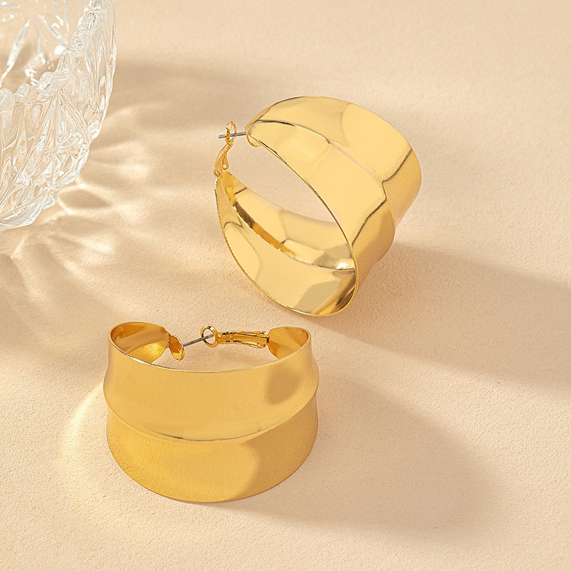 Hot Sale Fashion Geometric Wide Hoop Earrings Unique Design Vintage Metal Drop Earrings