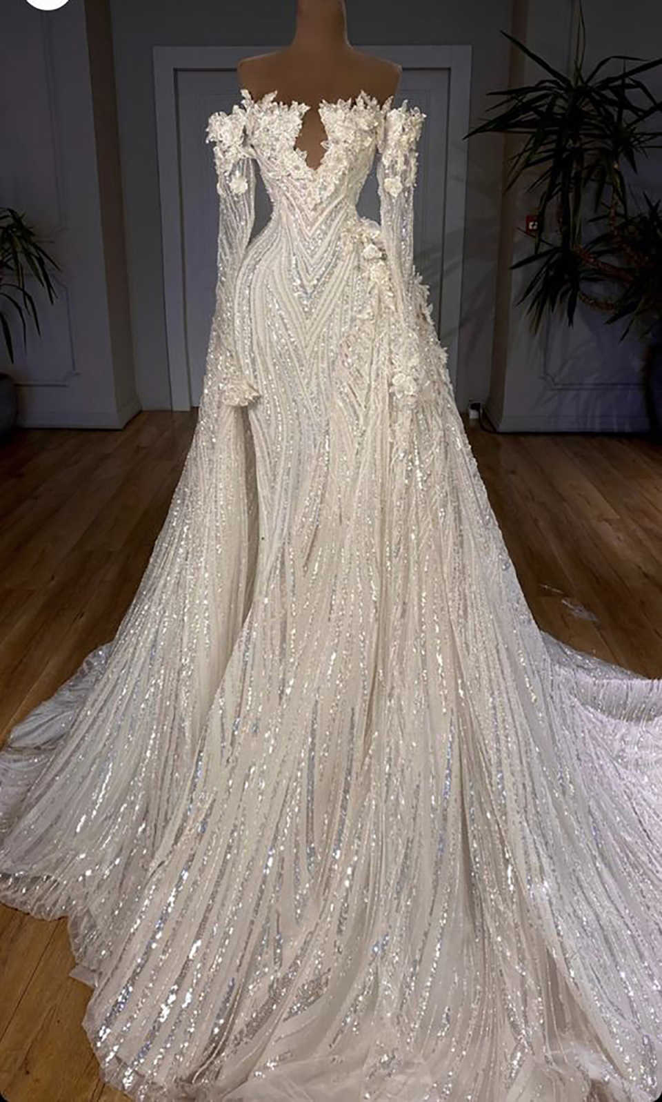 Luxurious Mermaid Wedding Dresses Off Shoulder Long Sleeve Flowers Applqiues Bridal Gowns Sequins Customized Bride Dress