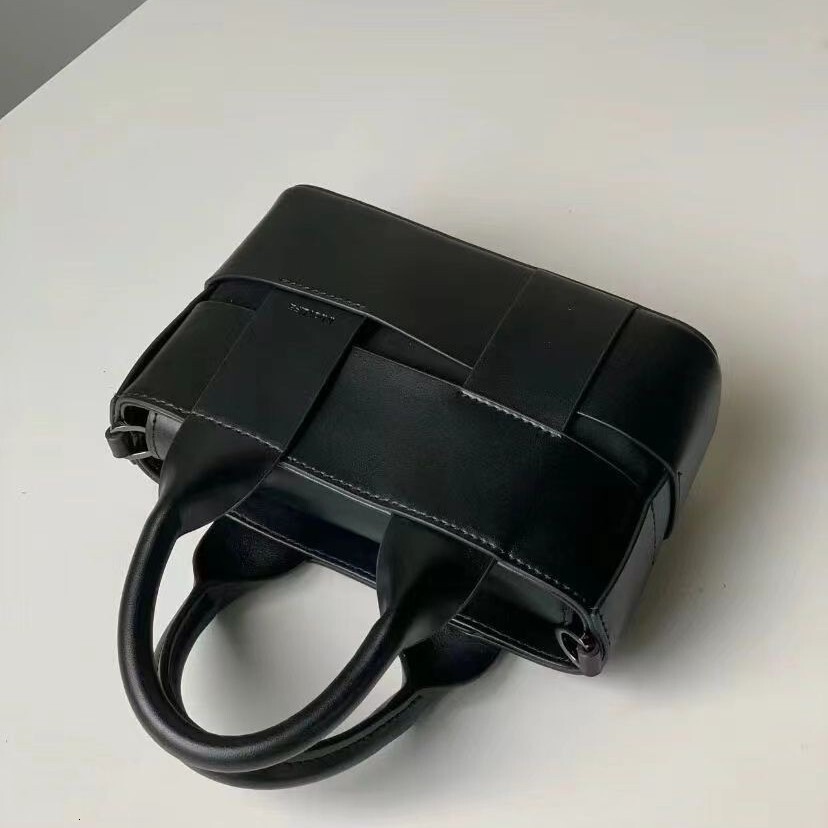 Free Shipping 2025 New Designer Bag Niche Design Handbag For Women New High-end Woven Basket Shoulder Fashion Crossbody Bag For Going Out