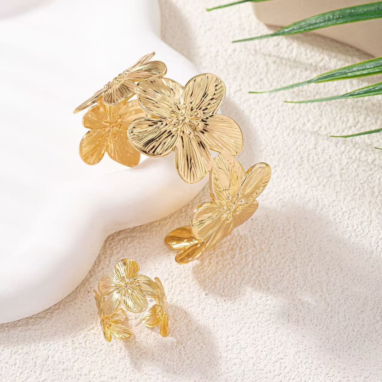 Premium Women's Petal Jewellery Set Metal Flower Bracelet