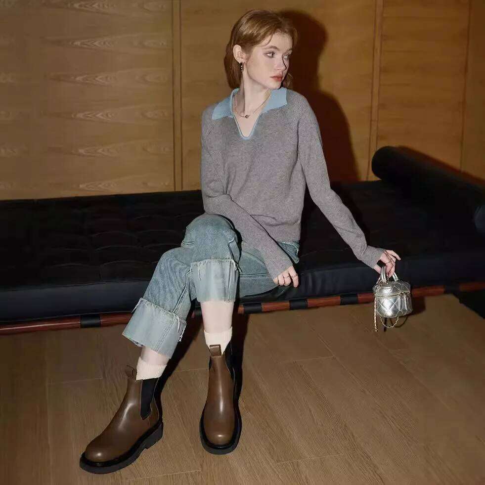 Kuhn's long-sleeved knitted sweater women's clothing winter 2024 new temperament commuter V-neck top