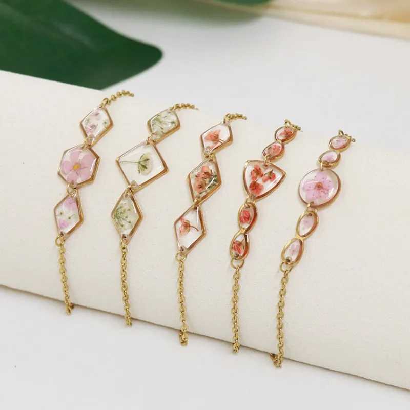 Unique Pressed Flower Charm Bracelets For Women Handmade Epoxy Resin Dried Flower Bracelets Cute Floral Chain Bracelets 2025 X250625