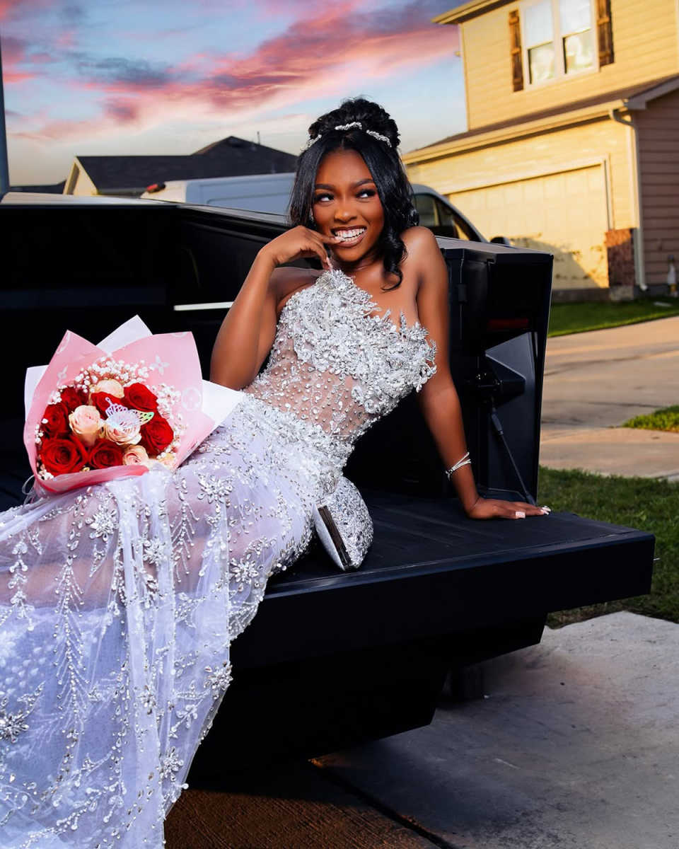 Graceful Evening Dresses Mermaid Formal Occasion With Appliques Sequins Back Cape Prom Floor Legnth Vestido De Noite Customized