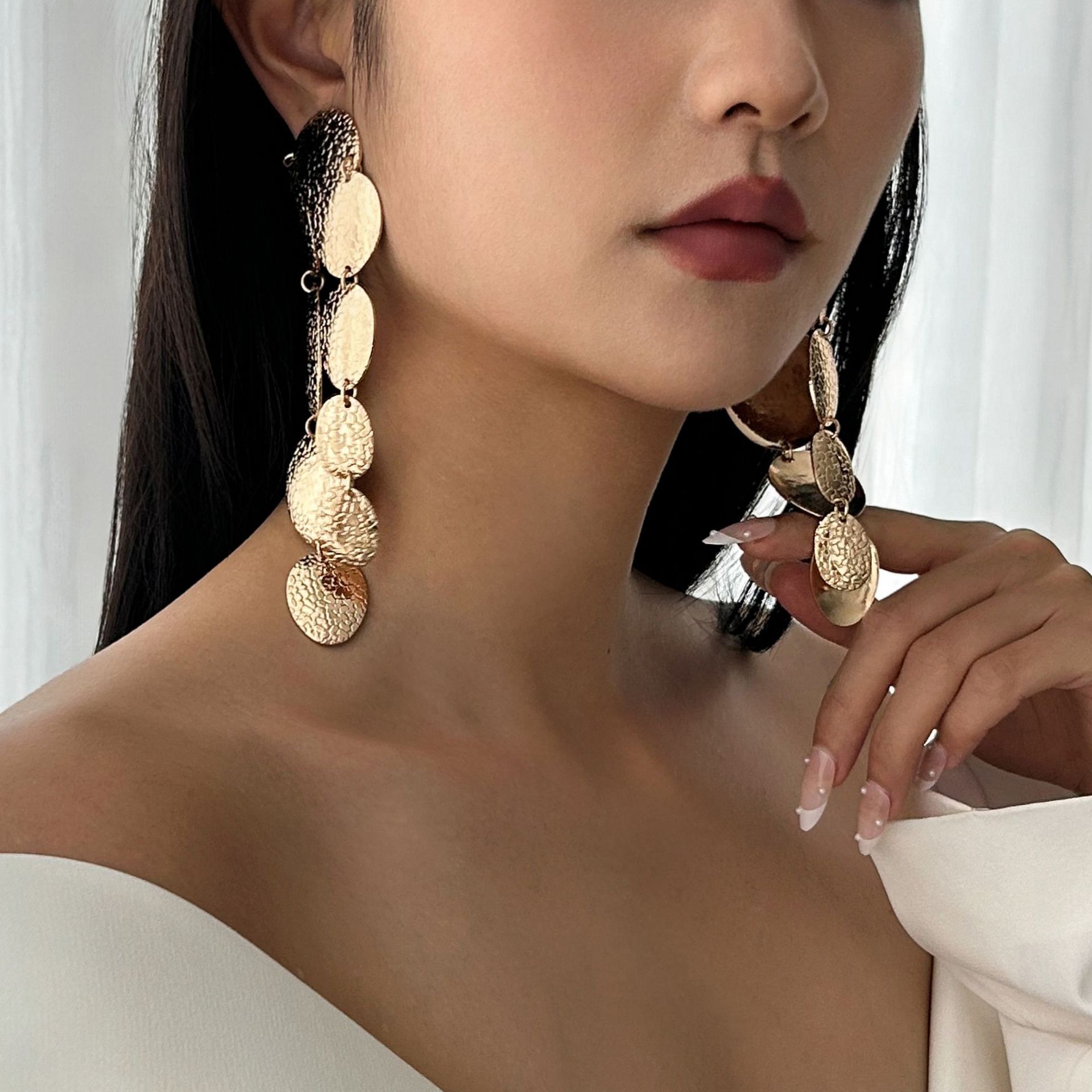 Statement Jewelry Exaggerated Personality Long Tassel Pendant for Women Niche Metal Hammered Textured Necklace