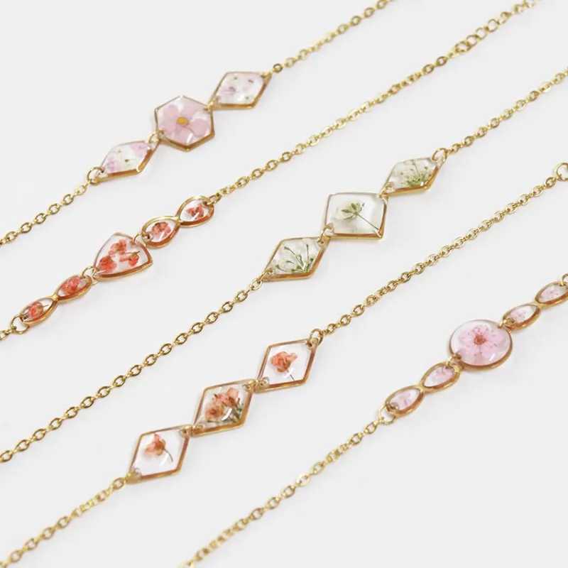 Unique Pressed Flower Charm Bracelets For Women Handmade Epoxy Resin Dried Flower Bracelets Cute Floral Chain Bracelets 2025 X250625
