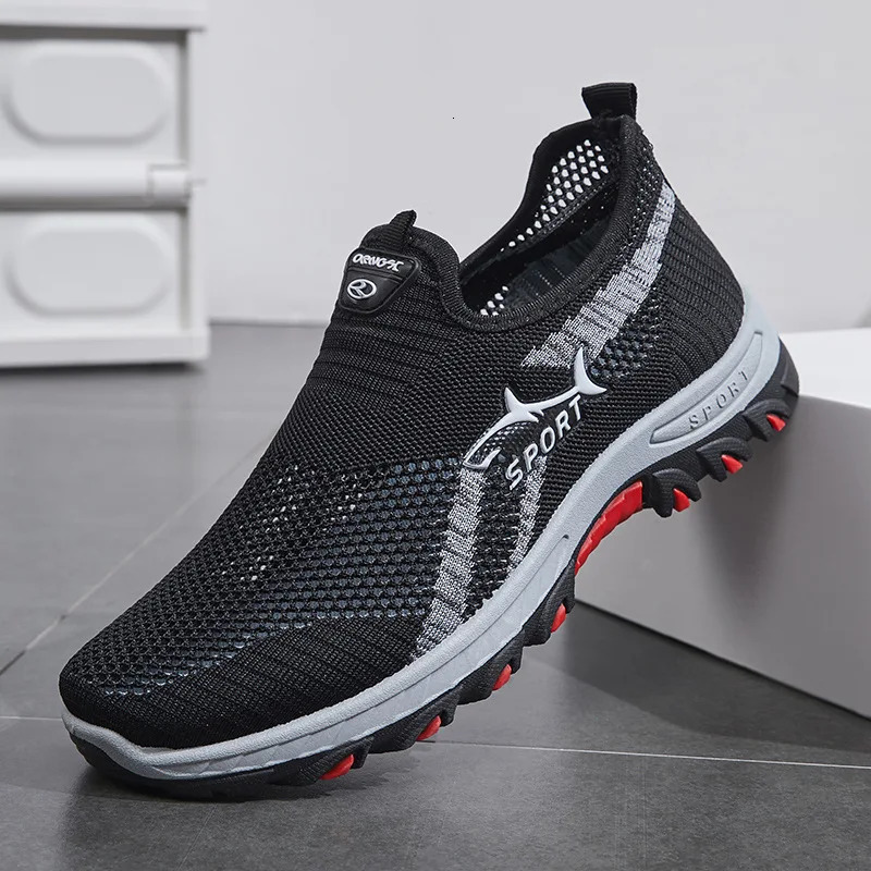 Casual shoes for middle-aged and elderly men comfortable and breathable sports shoes soft soled cloth shoes for one foot 250624