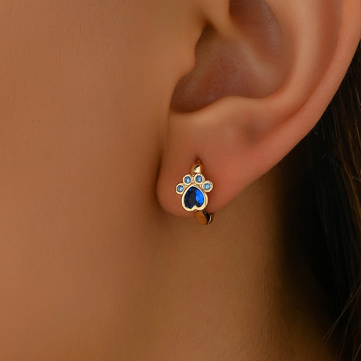 Minimalist Fashion Bear Paw For Women Inlaid With Blue Zircon Copper Zirconia Studs Cute Earrings S Accessories