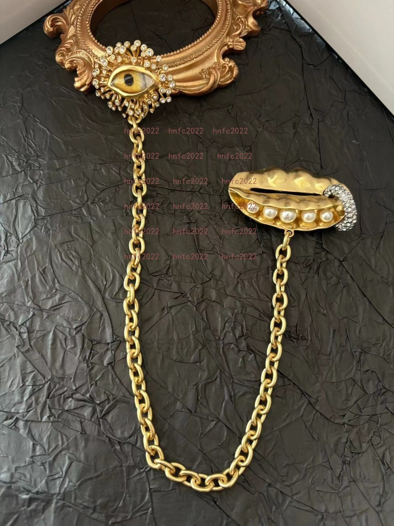 Brooches Vintage Brooches Pins Schiaparelli Devils Eye Pea Pearl Double Chain Brooch Bag Clothes Hats Accessories