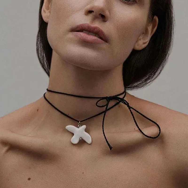 New Fashion White Peace Dove Pendant Necklace for Women Vintage Metal Geometric Round Ear Hoop Jewelry Girls Gift V250625