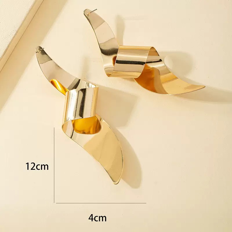 New exaggerated glossy twisted tassel geometric earrings female irregular earrings senior sense earrings