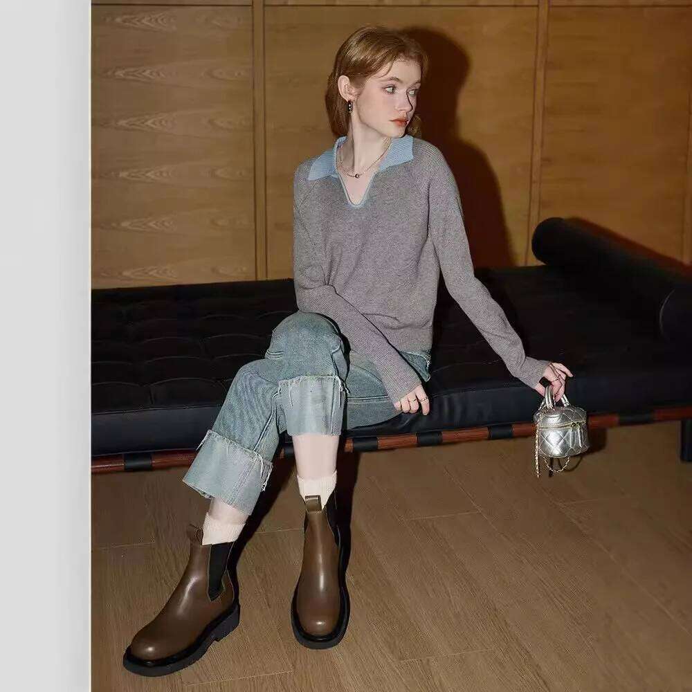 Kuhn's long-sleeved knitted sweater women's clothing winter 2024 new temperament commuter V-neck top