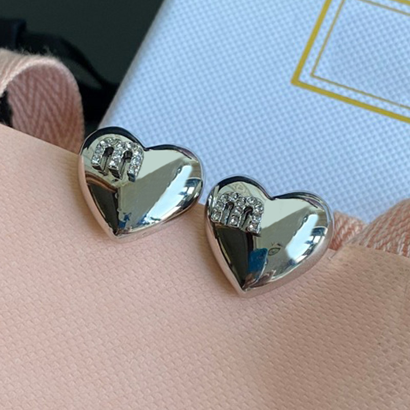 Stylish Gold Tone Stud Earrings Heart-shape Studs Crystal Earring Elegance Wedding Jewelry Gifts for Her Stylish Gift for Party Wear High-quality Jewelry