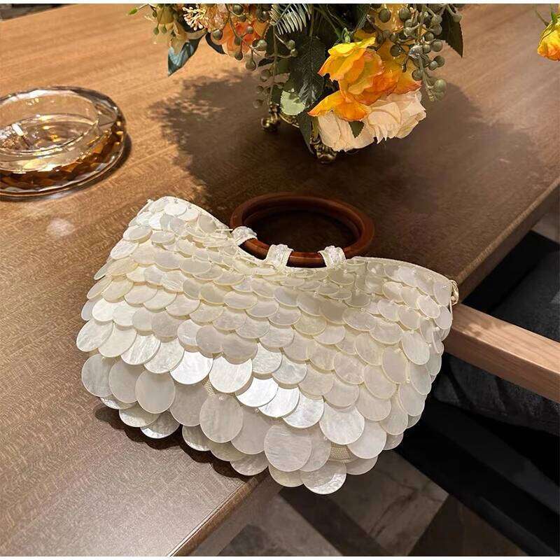 Handmade Pearlescent Shell Handbag Boho Half-Moon-Shaped Exquisite Purse With Chain Crossbody Summer Round Handles Beach Bag